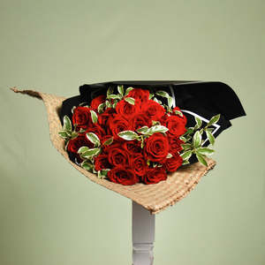 Popular: Festive Flax Wrap - Red Roses