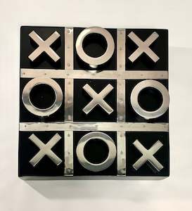 Card Box: Noughts & Crosses Set in Black & Nickel