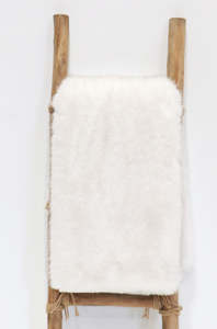 Throw: Faux Fur Throw in White fleck