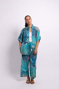 Ladies: Indigo Parrot Fish Scarlett Shirt