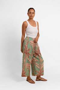 Ladies: Green Coco Palm Cropped Grace Pant