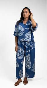 Ladies: Navy Moana Shell Cropped Scarlett Shirt