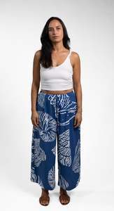 Ladies: Navy Moana Shell Cropped Grace Pant
