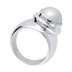 Products: White Round Pearl Stud Earrings