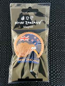 New Zealand Souvenirs: Kiwi Bird New Zealand Flag - NZ Fridge Magnet Souvenir