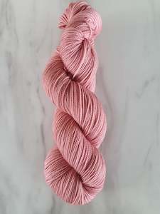 8 Ply Yarn Dk: Rosy - DK 8ply merino
