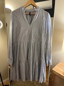 Affordable Clothing: Pre-Loved lace top