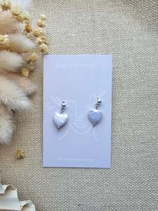 Jewellery: Freshwater Pearl heart stud silver