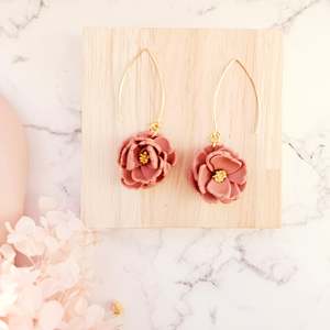 Jewellery: Clay flower hooks gold