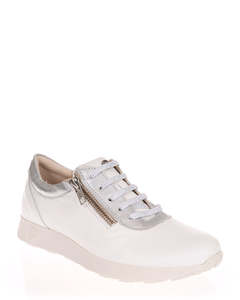 Low Back Sneakers: Pitillos 10424 White Leather Sneaker