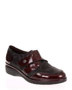 Footwear: Pitillos 10721 Burdeos Patent Leather Low Wedge Shoe