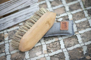 Equine: Penelope Dandy Brush