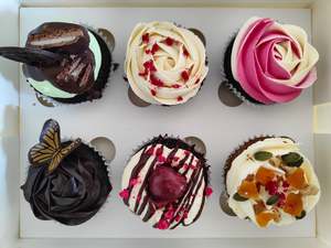 6 Mixed Cupcakes
