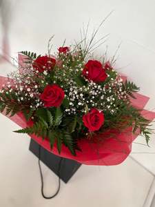 Anniversary: Red rose delight bag