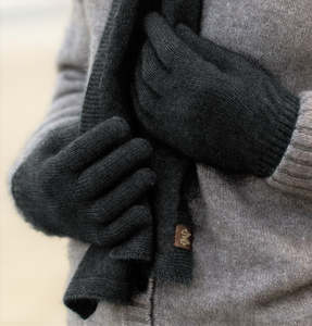 Noble Wilde Knitwear: Noble Wilde - Possum/Merino Gloves - Black