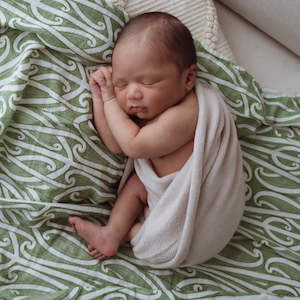 Taurikura Wrap Green - Hawaiiki Pepi