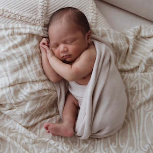 Taurikura Wrap Neutral - Hawaiiki Pepi