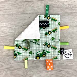 Tag-Me Sensory Blankie MINI - Tractor Green