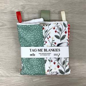 Tag Me Sensory Blankets: Tag-Me Blankie | 4 Patch | Winnie Strawberry Patch