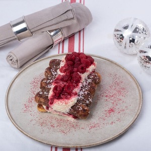 Products: Raspberry and White Chocolate Tiramisu Large