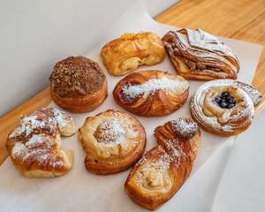 Frontpage: Assorted mix - 12 pastries