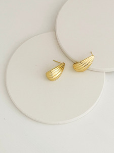 Best Sellers: Mira Petal Earrings Gold