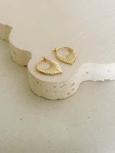 Epoch: Josephine Huggies Gold