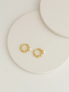 Serpentine: Avril Pearl Huggies Gold
