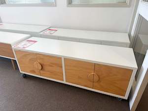 Livingroom: TVboy 2 Bay 2 High Natural with Riley Handles