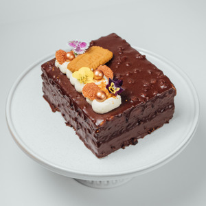 Biscoff Knafeh Cake - MEMO Cakery