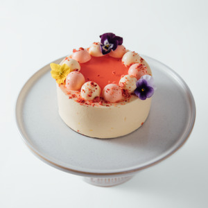 Products: Orange Blossom & Strawberry Cake - MEMO Cakery