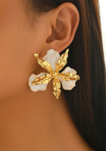 Accessories: Flower Earrings