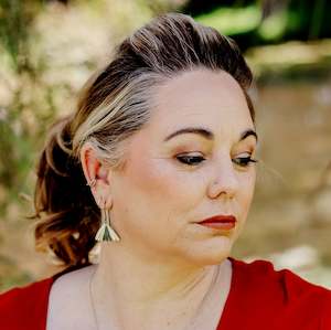 Kiwiana: FANTAIL FEATHER EARRINGS