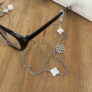 SILVER ROSE GLASSES CHAIN