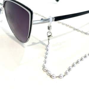 Life Accessories: SILVER PEARL GLASSES CHAIN