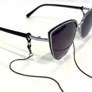 BLACK GLASSES CHAIN