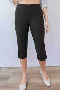 New In Bottoms: Merric Elastic Waist 3/4 Pants with Pockets