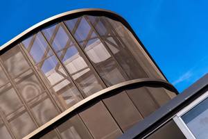 Products: Metro 105 Architectural Mesh: 9.85 x 25.4mm Openings