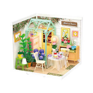 Super Creator: Rolife Super Creator Blooming Tea Garden DIY Plastic Miniature House DW013