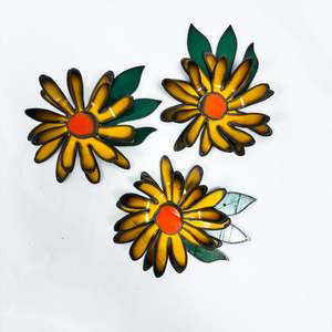 Dainty Daisy Decoration - Yellow