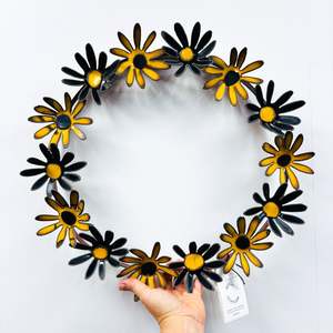 Daisy Chain Metal Flower Wreath