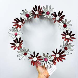 Daisy Chain Metal Flower Wreath