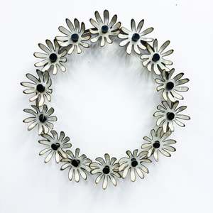 Daisy Chain Metal Flower Wreath