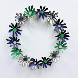 Daisy Chain Metal Flower Wreath