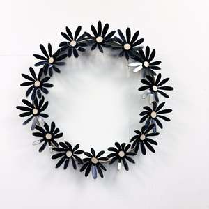 Daisy Chain Metal Flower Wreath #23
