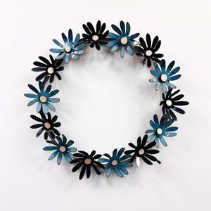 Daisy Chain Metal Flower Wreath #41