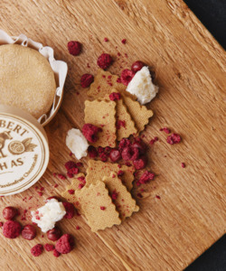 All: Miannambert Cheesecake with shortbread