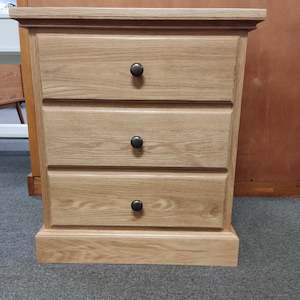 Bedside Tables: Solid oak 3 drawers bedside table