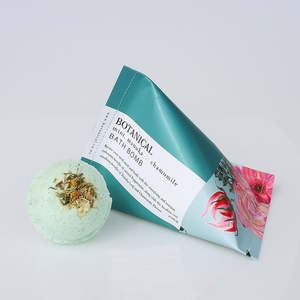 Bodycare Beauty: Botanical - Mint, Manuka + Chamomile Bath Bomb