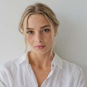 SOPHIE - Little Letter Necklace - Gold